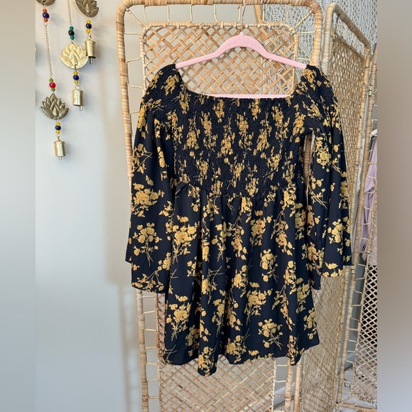 Open shoulder Floral Boho Dress - Picture 2 of 6